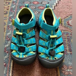 Kids Keen sandals size 10